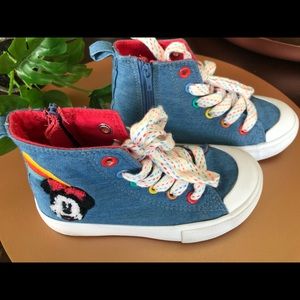 Cutest Disney Minnie Mouse high top, size 9